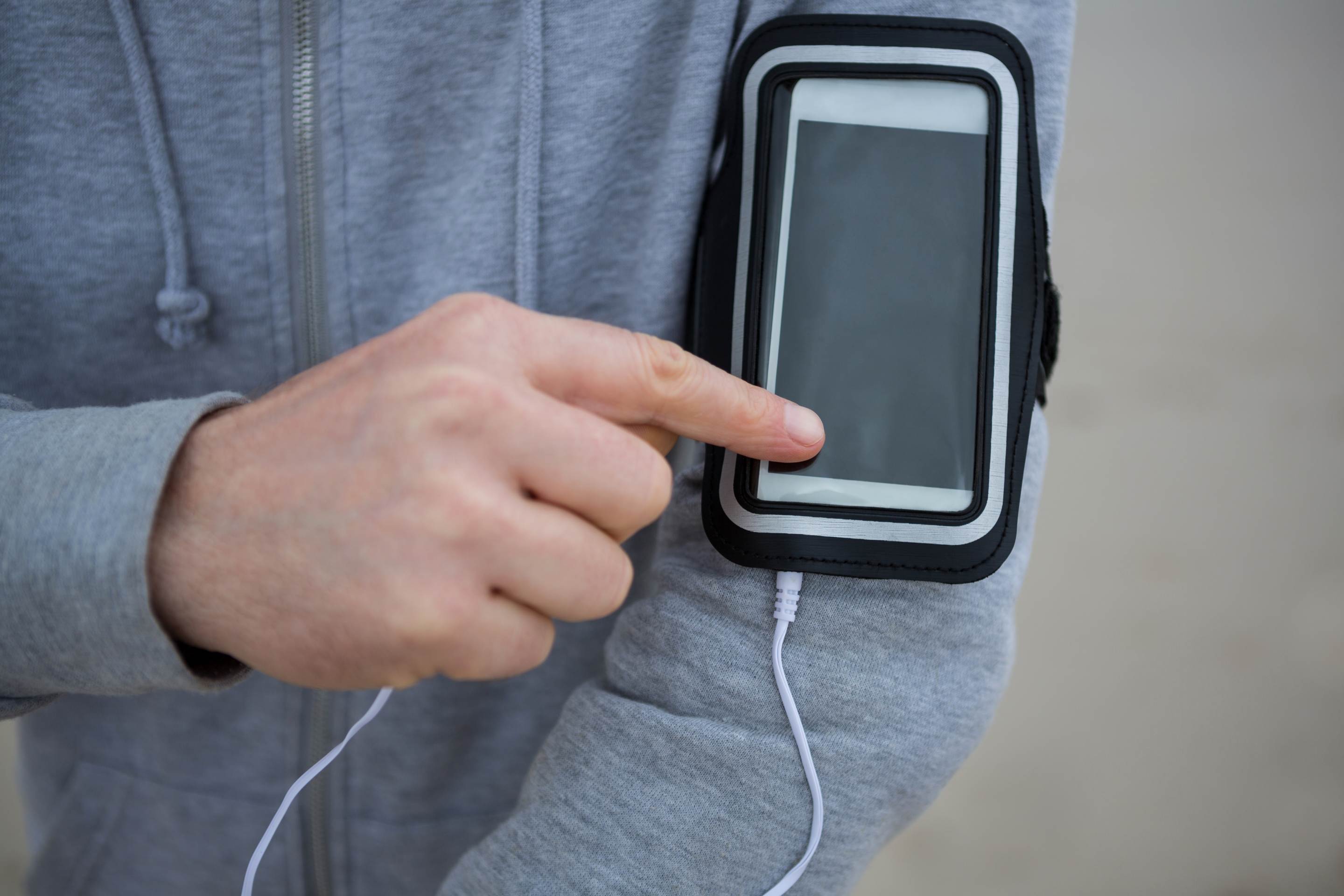 How to Choose the Best Armband Phone Grip Holder for Your Activities