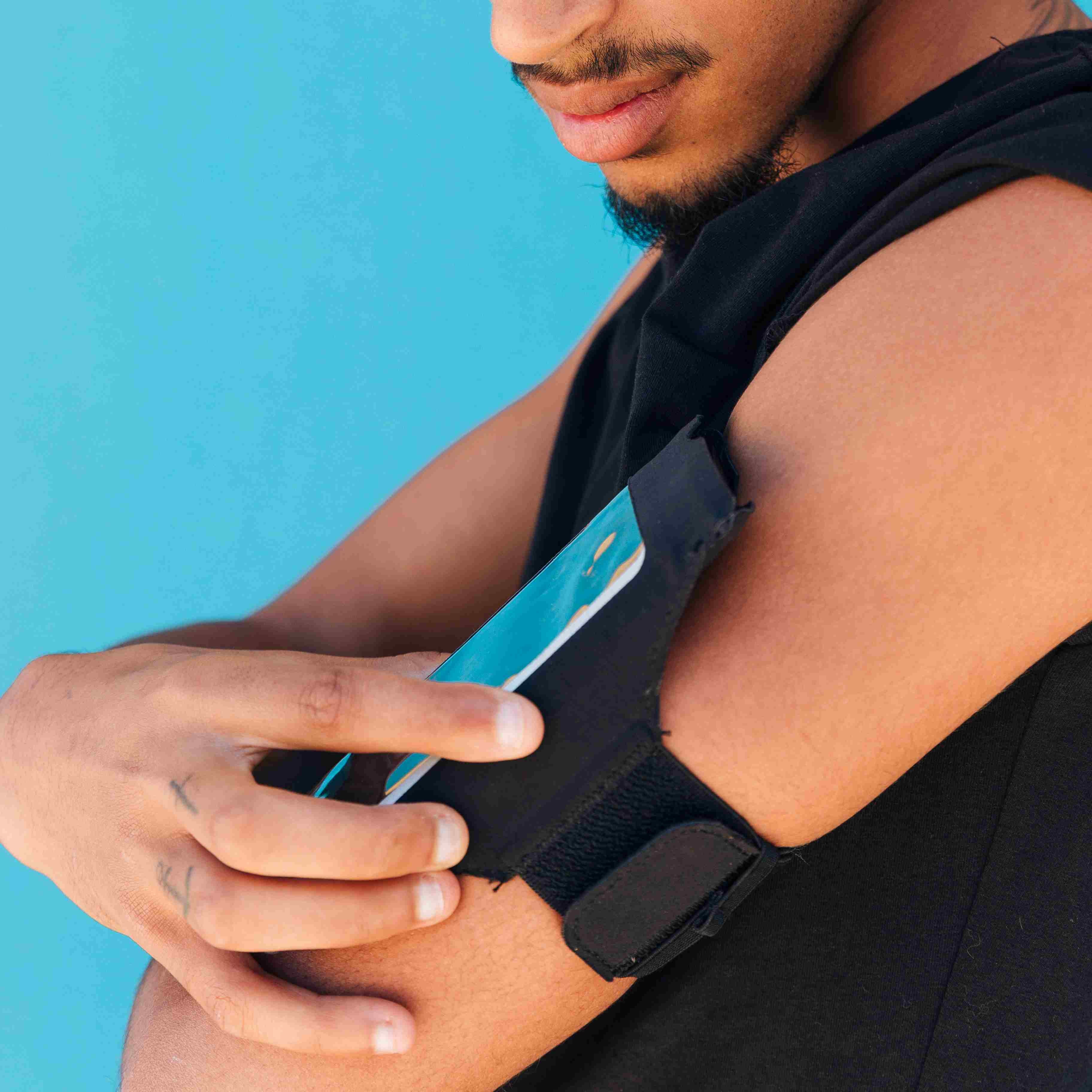 Why Armband Phone Grip Holders Are a Gym Bag Essential