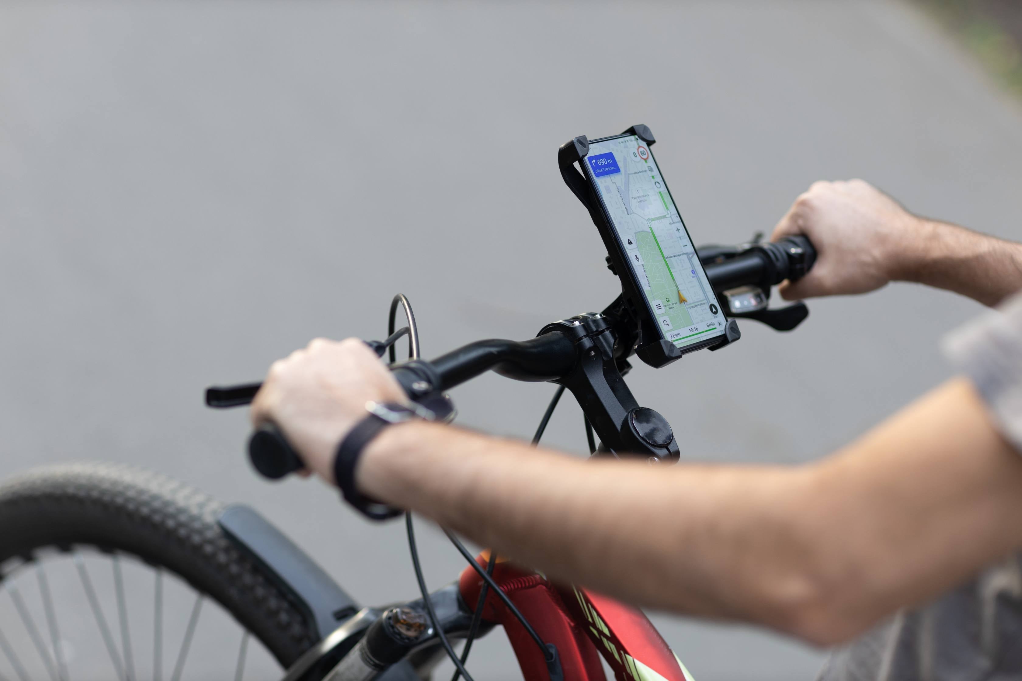 How a Vibration-Dampening Bicycle Handlebar Mount Saves Your Phone Camera