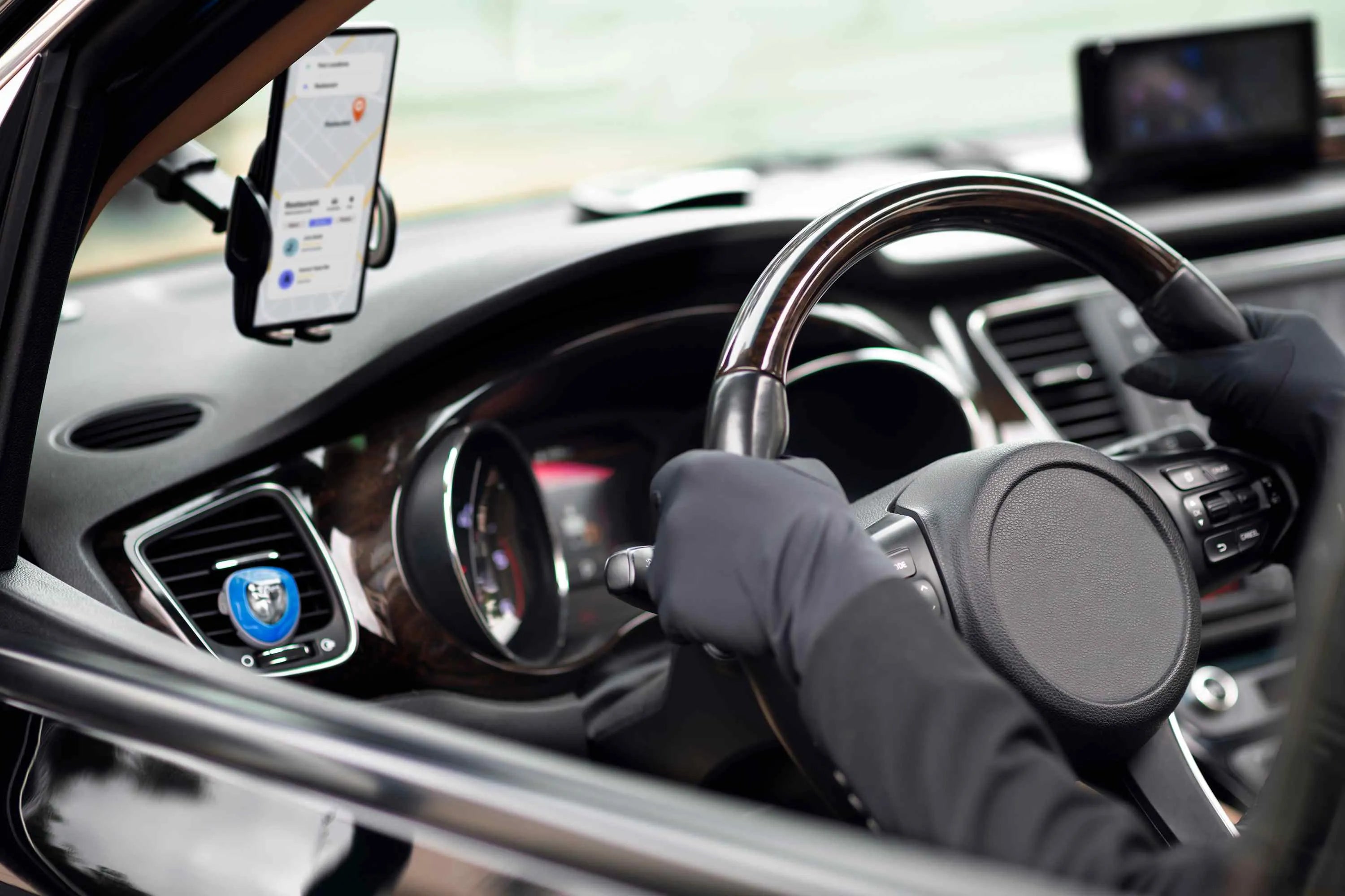 Why a Magnetic Car Mount Cuts Distraction Time and Makes Driving Safer