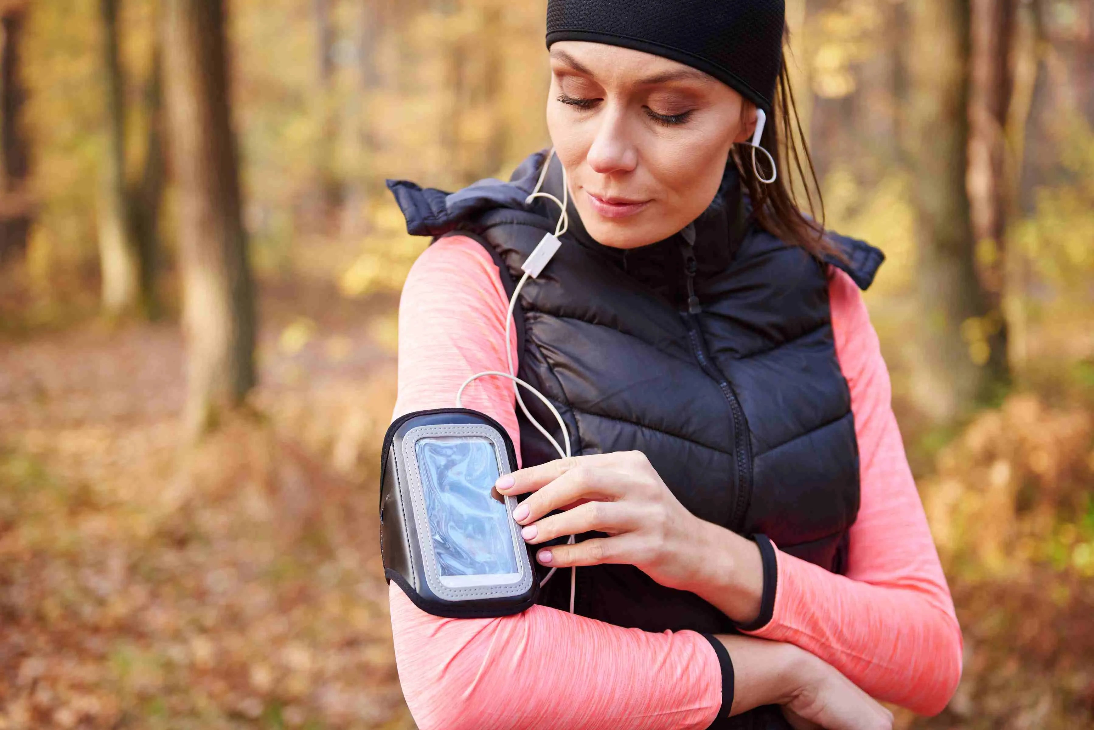 Why Every Runner Needs an Armband Phone Grip Holder That Won’t Slip or Bounce