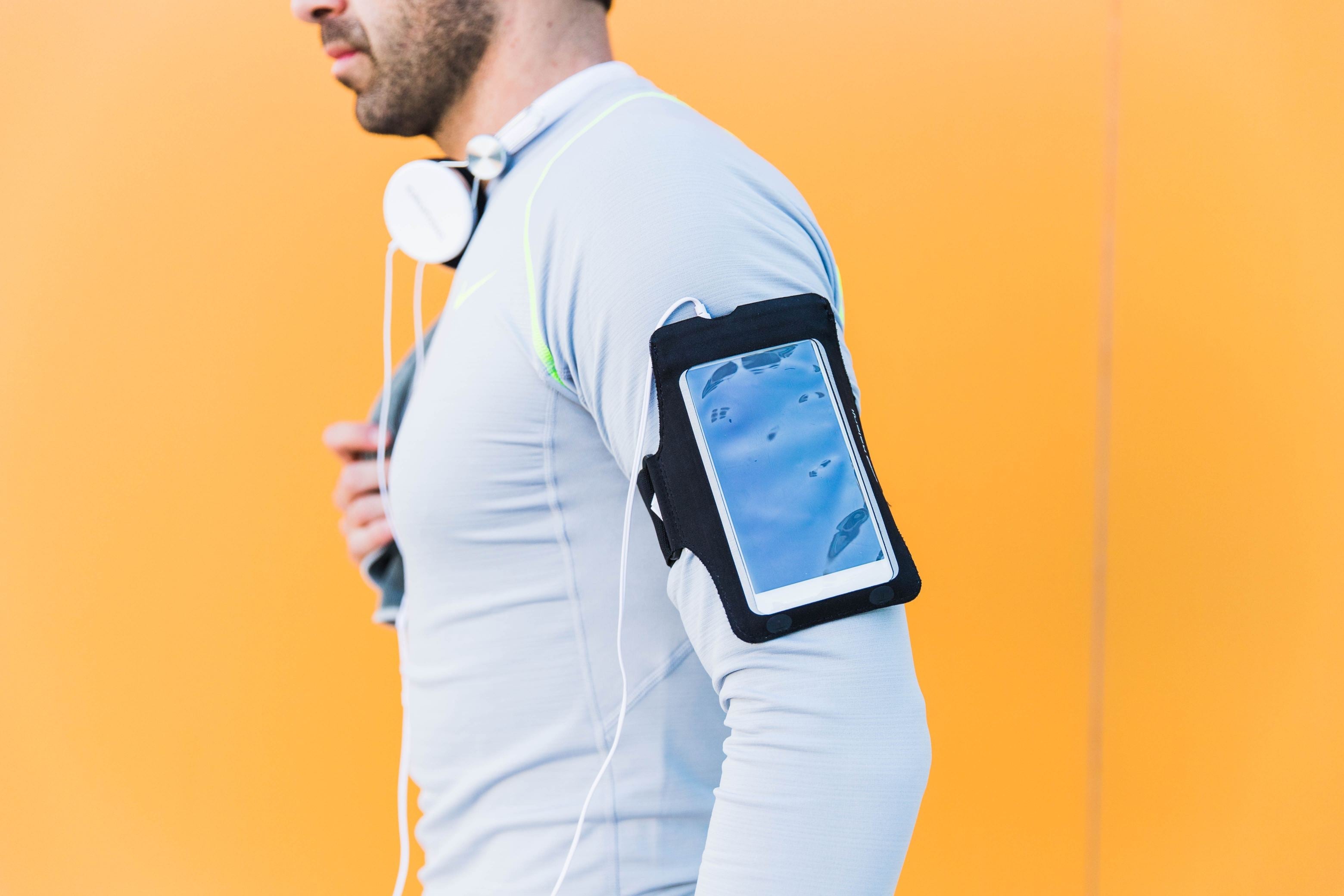 Why the Armband Phone Grip Holder Is Trending