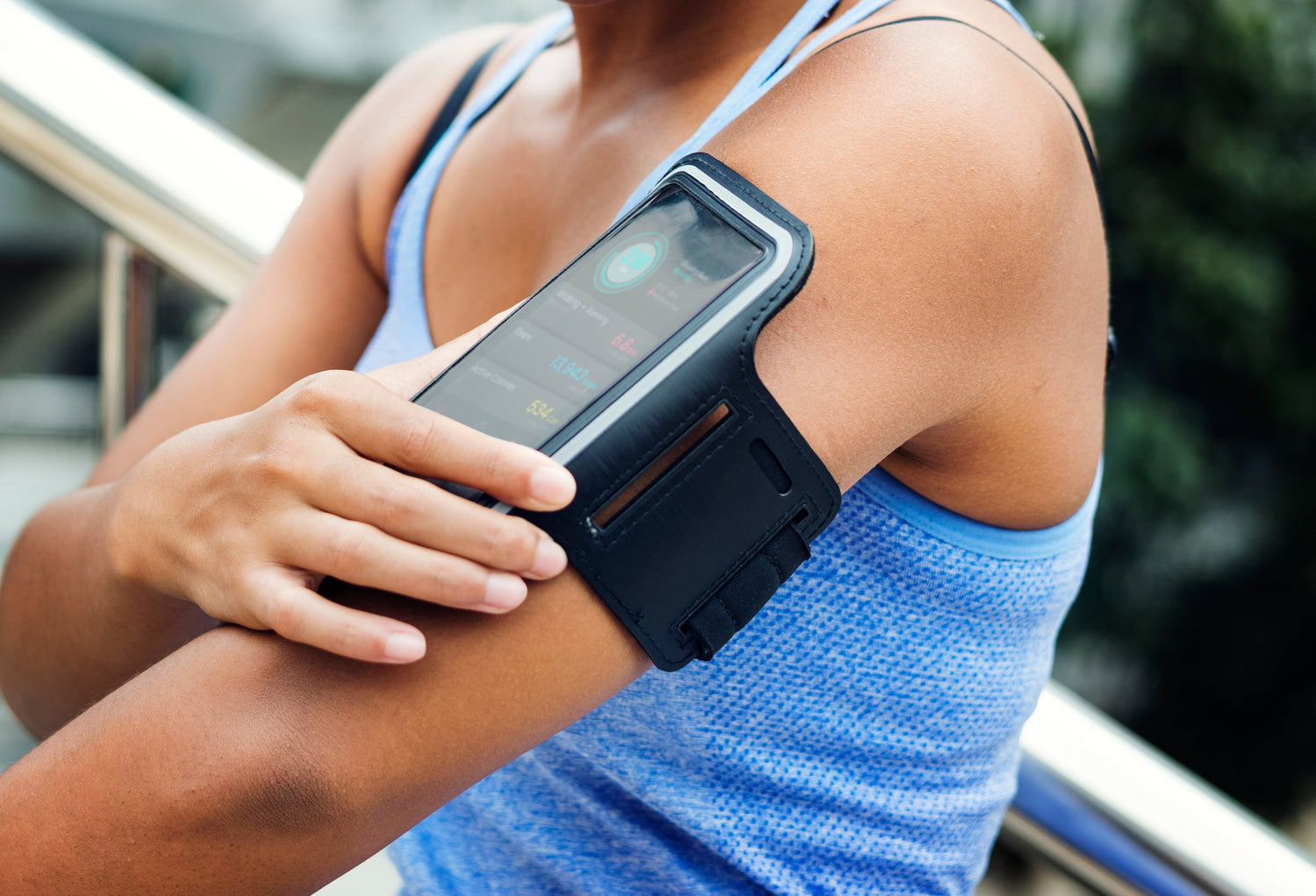 Why an Armband Phone Grip Holder Is a Must-Have Workout Accessory