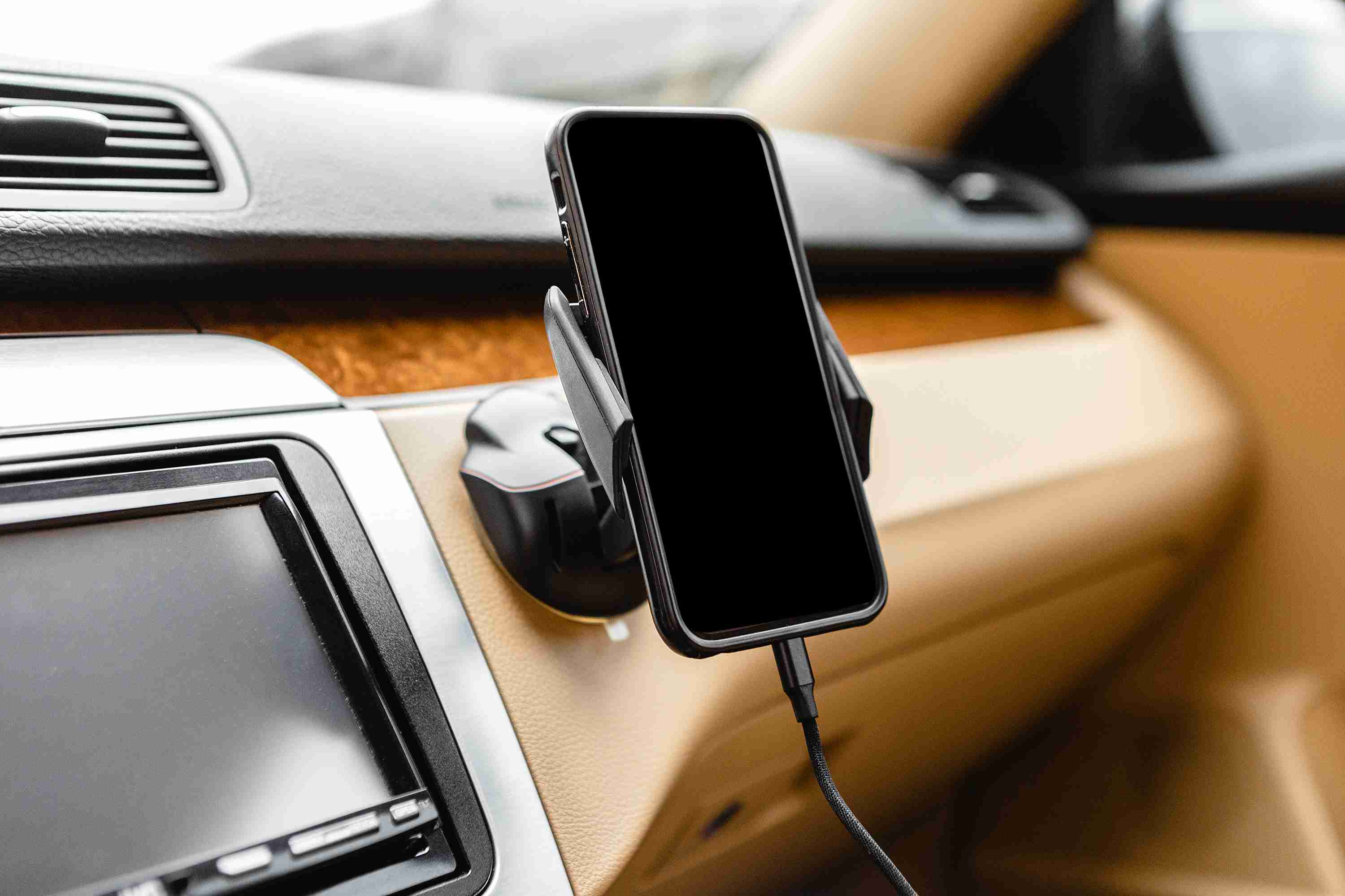 Dashboard vs Windshield Car Mounts: Which One Is Better?